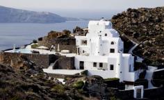 
                    
                        Jaw Dropping Views Of The Mediterranean From The Aenaon Villas In Santorini, Greece | Yatzer
                    
                