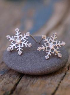 
                    
                        Tiny Silver SNOWFLAKE Earrings Rhinestone
                    
                