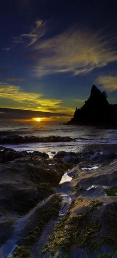 
                    
                        Sunset- Rialto Beach, Washington, USA
                    
                