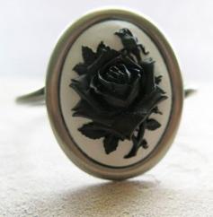 
                    
                        Cuff Bracelet Rose Cameo Black
                    
                