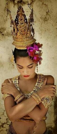 Bali...beautiful people...beautiful dancers