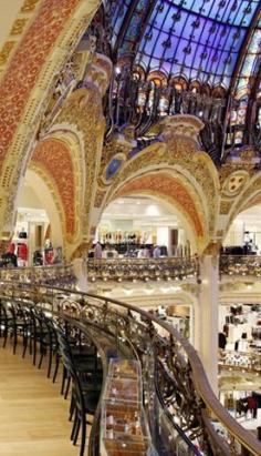 
                    
                        Galeries Lafayette a Paris
                    
                