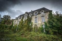 
                    
                        Urbex - Chateau des singes 02
                    
                