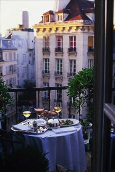 
                    
                        lamb & blonde: Happy Weekend! #Paris
                    
                