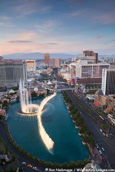 
                    
                        ✯ Dancing waters show in front of the Bellagio Hotel and Casino, Las Vegas, Nevada
                    
                