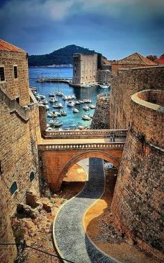 
                    
                        Dubrovnik City & Architecture
                    
                