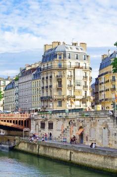 
                    
                        Quai Saint-Michel, Paris V
                    
                