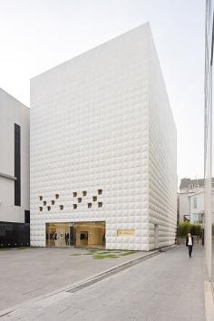 
                    
                        3.1 phillip lim - Seoul | LEONG LEONG; Photo by Iwan Baan | Archinect
                    
                