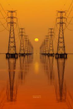 
                    
                        Sunrise on Sihwa lake in Kyunggi-do, Korea
                    
                