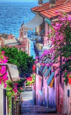 
                    
                        Dream Vacation: Tellaro, Italy
                    
                