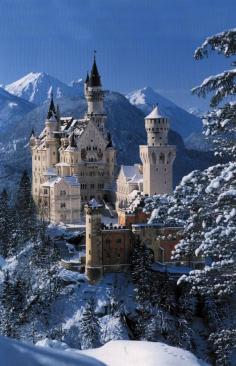 
                    
                        Snow in Neuschwanstein Castle, Bavaria, Germany
                    
                