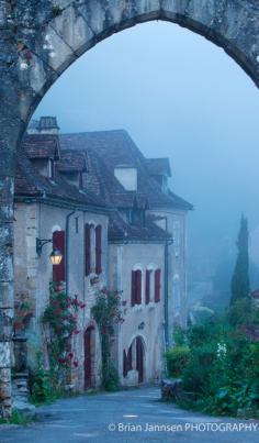 
                    
                        Heaven's gate in Saint Cirq Lapopie, France • Brian Jannsen Photography on Alamy
                    
                