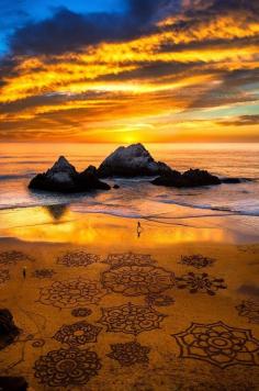 
                    
                        Check out 20 Stunning Pictures of Sunsets on Beaches Worldwide blog.tourvia.me/...
                    
                