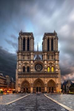 
                    
                        Notre Dame de Paris
                    
                