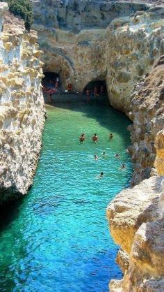 
                    
                        Greece - Milos - Papafragas Beach #travel #wanderlust #vacation #holiday #honeymoon #greekislands #swimming
                    
                