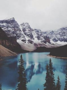 
                    
                        Moraine Lake, Alberta, Canada
                    
                