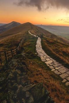 
                    
                        Pre-Dawn at Hollins Cross | Flickr - Photo Sharing!
                    
                