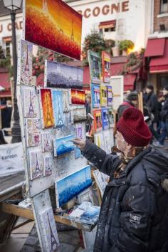 
                    
                        ARTIST IN MONTMARTRE
                    
                