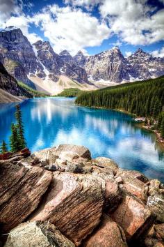 
                    
                        Moraine Lake, Banff
                    
                