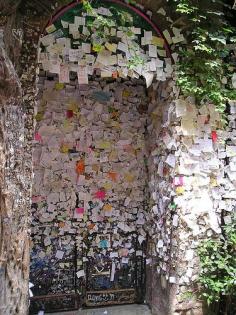 
                    
                        Verona, Italy - The letters to Juliet
                    
                