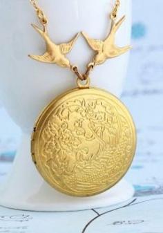 
                    
                        Bird Locket Necklace, Golden
                    
                