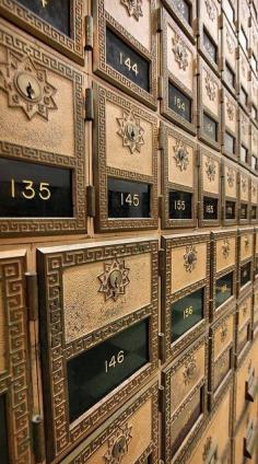 
                    
                        Mailboxes-Paris
                    
                