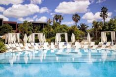 
                    
                        LION IN THE WILD | Australian Life & Style Blog by Kiara King: Crown Metropol Perth: Perth's Most Luxurious Poolside Experience
                    
                