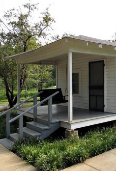 
                    
                        The house in Tupelo, Mississippi where Elvis Presley was born. Photo by Ken Lund on Flickr.
                    
                