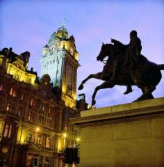 
                    
                        Balmoral Hotel Edinburgh - Night falls over the city of Edinburgh  #scotland #edinburgh #hotel #uk #europe #accommodation #city #experience #balmoral #travel #traveltherenext
                    
                