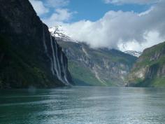 
                    
                        The_7_Sisters,_Geirangerfjord, Norge
                    
                