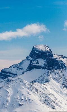 
                    
                        Designated a UNESCO world heritage site, the rugged snow-covered peaks of the Banff-Lake Louise area make this a bucket list destination.
                    
                