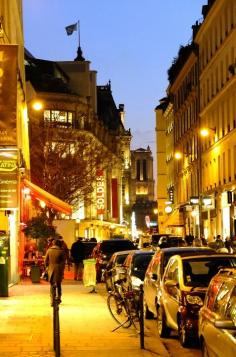 
                    
                        Paris marais - rue du temple
                    
                