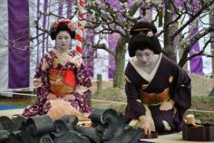 
                    
                        Geisha: A Day in The Life. The article that accompanies this photo is very interesting.
                    
                