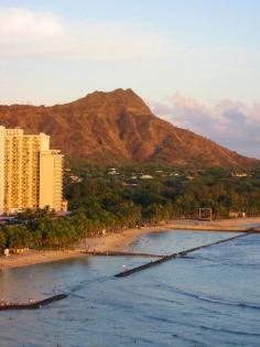 
                    
                        Diamond Head, Waikiki Beach | Hawaii (by jord)
                    
                