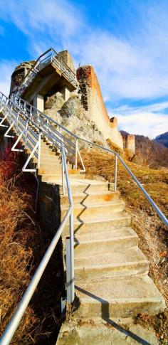 
                    
                        Poienari castle ruins, in Romania - the fortress of Vlad Tepes (Dracula)    |   Discover Amazing Romania through 44 Spectacular Photos
                    
                