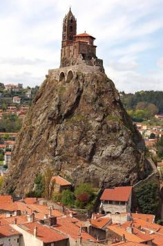 
                    
                        Saint Michel d’Aiguilhe, Auvergne / France (by Gérard Charbonnel).
                    
                