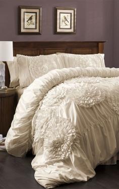 
                    
                        Lush Décor Ivory Serena Comforter Set
                    
                