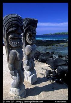 
                    
                        Statues of polynesian idols, Puuhonua o Honauau National Historical Park. Big Island, Hawaii, USA
                    
                