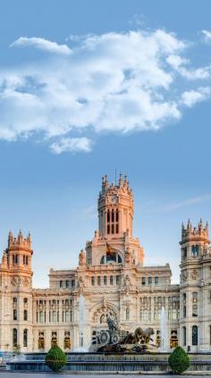 
                    
                        Cibeles Fountain, Madrid’s most memorable statue, Spain | 24 Reasons Why Spain Must Be on Your Bucket List. Amazing no. #10
                    
                