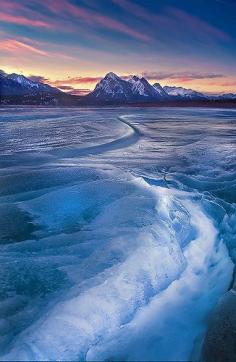 
                    
                        Abraham Lake in Banff National Park, British Columbia #Canada
                    
                