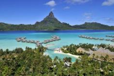 
                    
                        Over water bungalows at the InterContinental Bora Bora Le Moana Resort >> Have you ever stayed in an overwater bungalow? #PinUpLive
                    
                