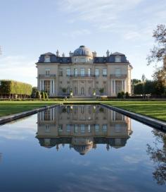 
                    
                        Carolands Chateau in Hillsborough was once the second largest house in America with 65,000 square feet. It has 98 rooms including 4 kitchens, a silver polishing room, a linens room, flower cutting room, gift wrapping room and a holiday decorations storage room.
                    
                