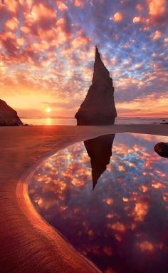 
                    
                        Wizard's Hat in Bandon, Oregon
                    
                