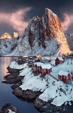 
                    
                        Sunset, Lofoten, Norway
                    
                