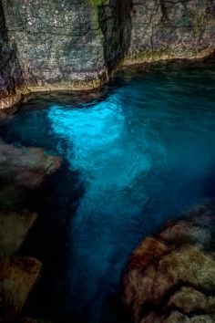 
                    
                        Cyprus Lake Grotto - Take a swim in crystal cave waters. Tobemory, Bruce Peninsula National Park, ON CA
                    
                