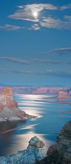 
                    
                        Lake Powell, Utah/Arizona, USA
                    
                