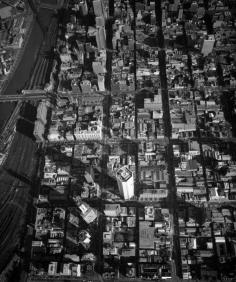 
                    
                        Melbourne, Australia 1976. Photograph by Wolfgang Sievers.
                    
                