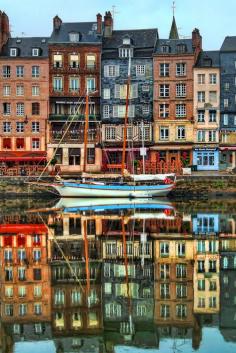 
                    
                        Le port de Honfleur, Normandie, France
                    
                