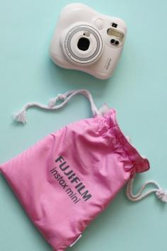 
                    
                        Review: Fujifilm Instax Mini 25 polaroid camera - Bunch of Backpackers
                    
                