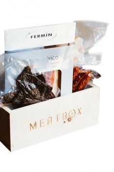 
                    
                        10 Perfect Father's Day Gifts // Carnivore Club Meat Box
                    
                